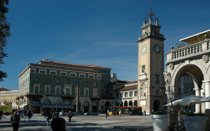 Bergamo in primavera Il centro piacentiniano dove si svolge la Fiera del Libro a Bergamo